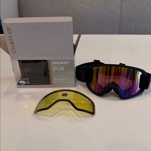 Giro Dylan women’s snow Goggles with bonus lens Multicolor Lens. In original box